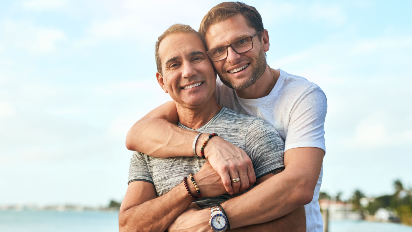 He Didn’t Tell His Girlfriend His Parents Were Gay, so She Was Shocked and Ran Out of the House When She Met Them for Dinner. Was He Wrong or Just Naive to Hide This From Her?