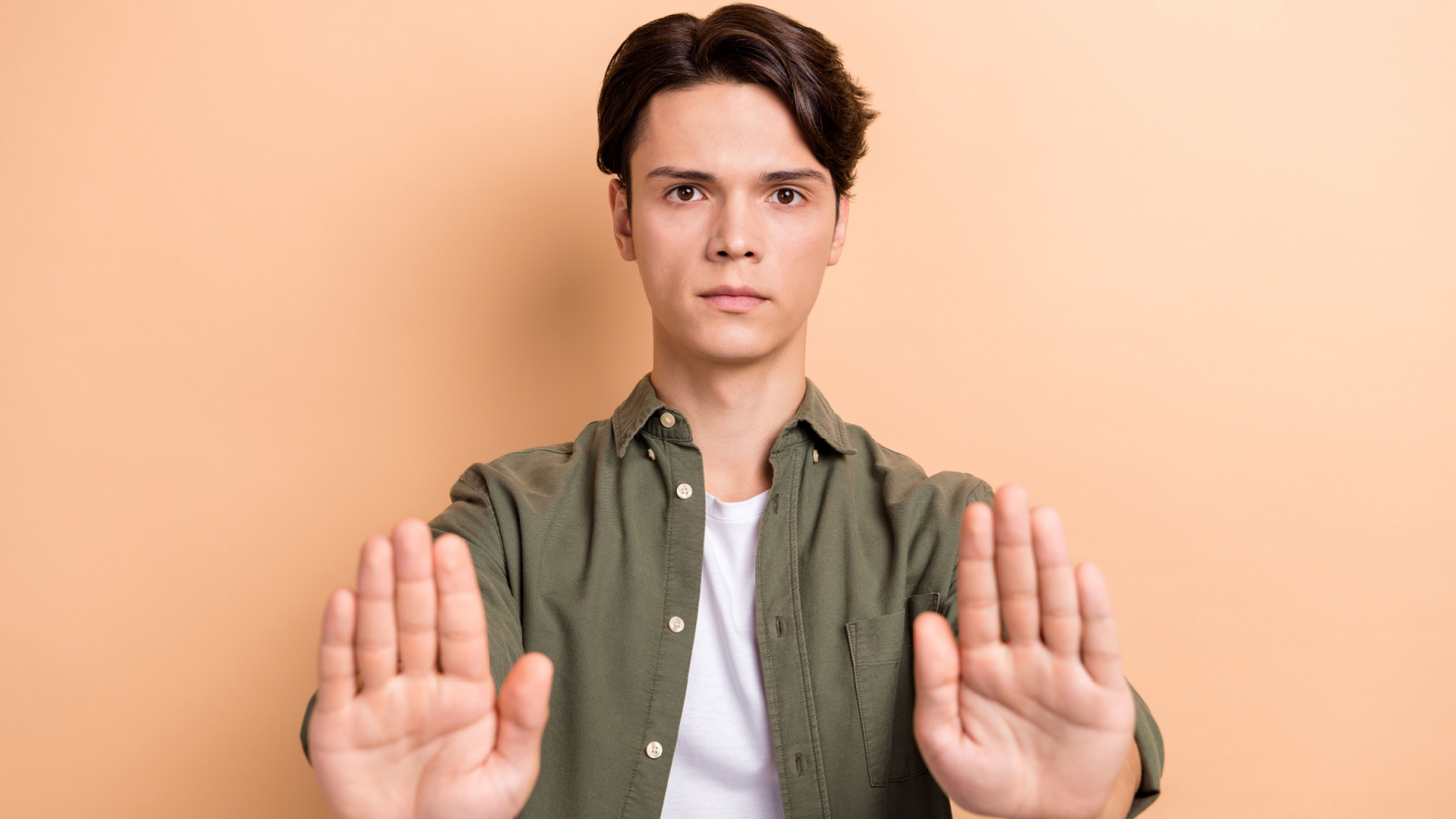 He Refused to Split the $6,000,000 Inheritance His Grandparents Left Him With His So-Called Sister Because She “Doesn’t Feel Like Family.” His Mom Got Mad, Calling Him “Extremely Selfish!”