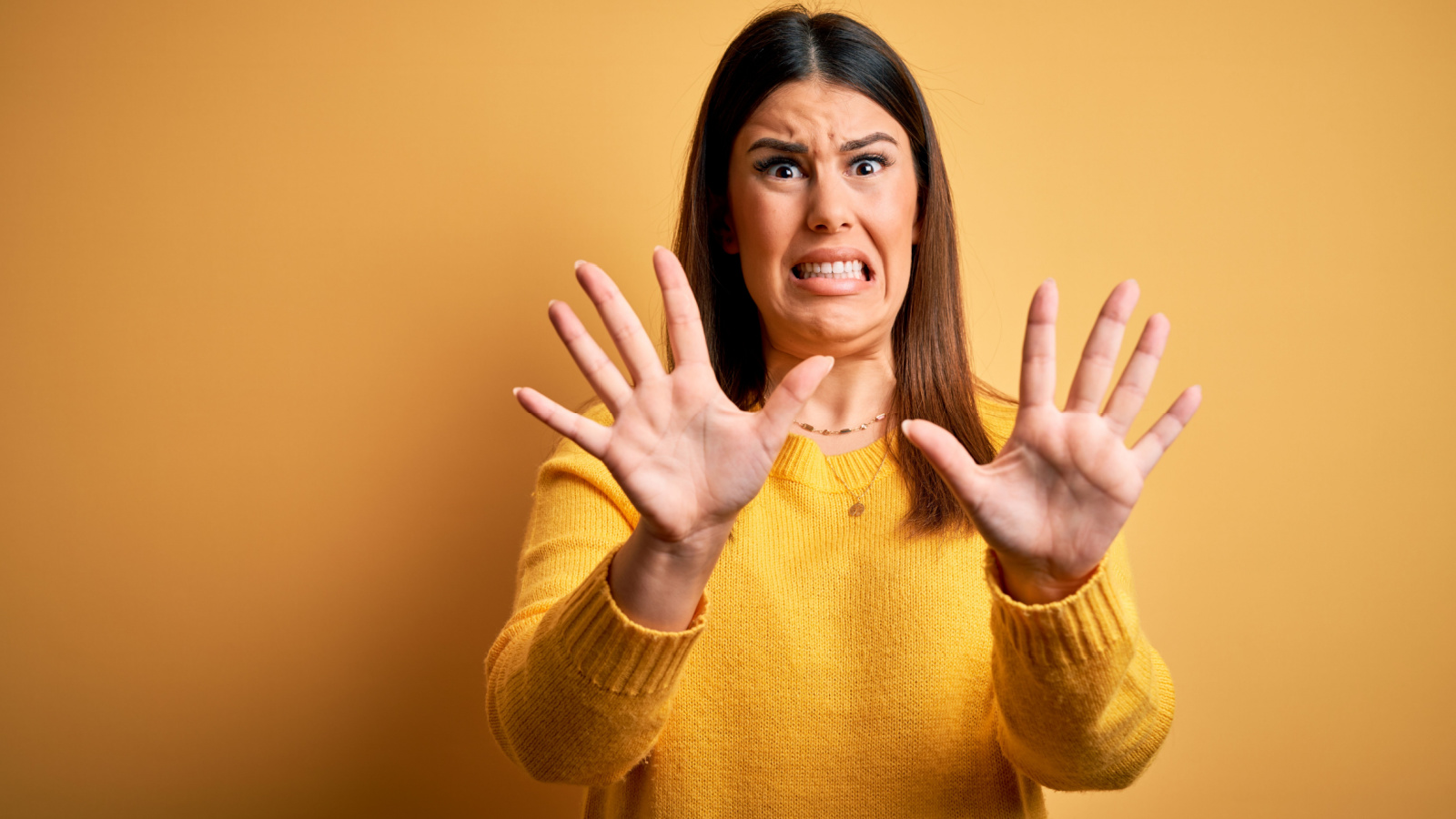She Refused to Have Her 600-Pound Brother Move In With Her Just Because She Had a “Bigger House.” Now Her Parents Are Guilt-Tripping Her for “Abandoning” Her Family!