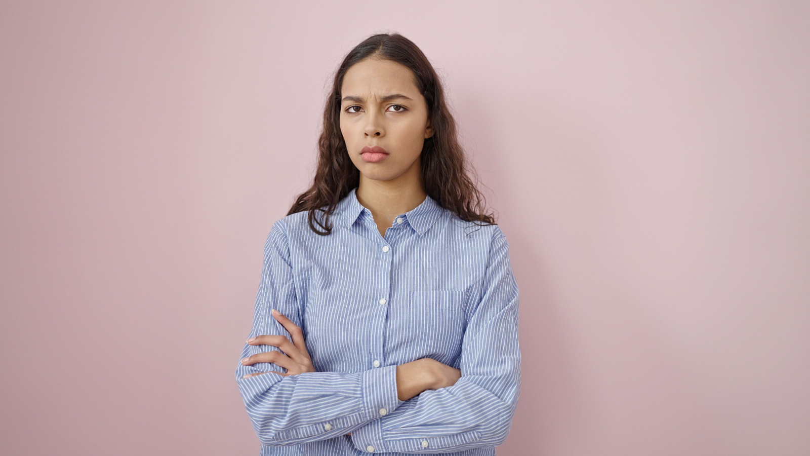 She Banned Her Overbearing Parents From Her Wedding, Not Wanting a Repeat of How They Ruined Her Sister’s. She Doesn’t Owe Them Anything, but People Think She’s a Jerk!